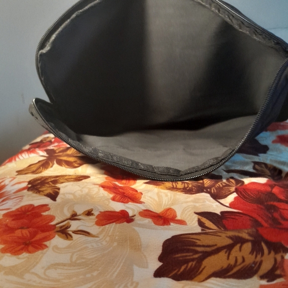 A book and school equipment storage - Picture 5 of 7